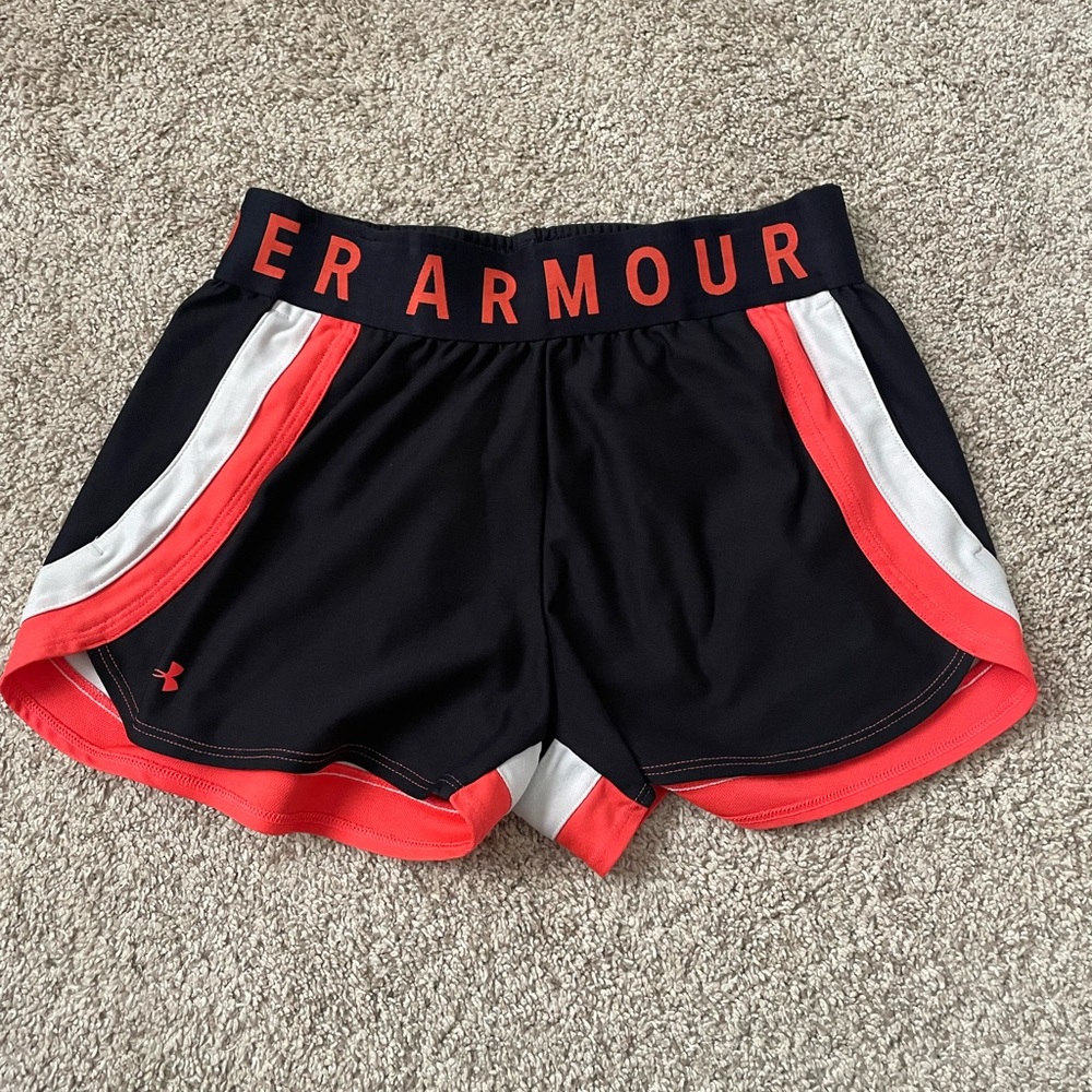 Under Armour shorts
Size Adult Small